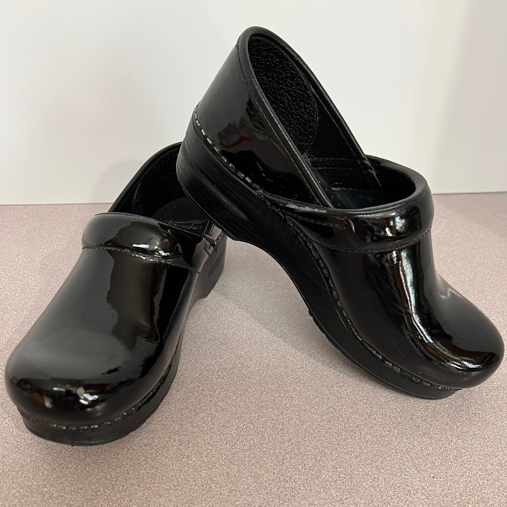 Dansko Women’s Professional Clogs, Regular Width, Size 38 (US size 7.5-8) - Picture 2 of 13